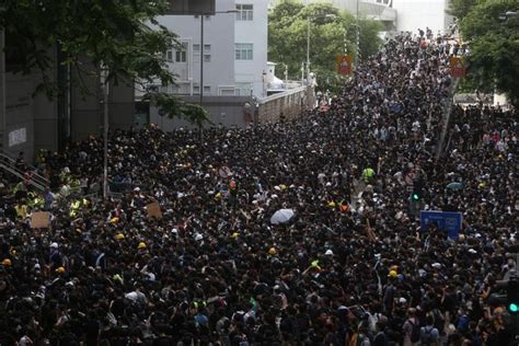 Hong Kong Protests Thousands Surround Police Headquarters Rnz News