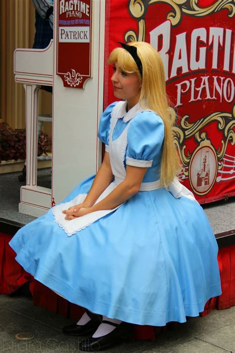 Alice In Wonderland From Disneyland Cosplay Alice In Wonderland Alice Cosplay Alice In
