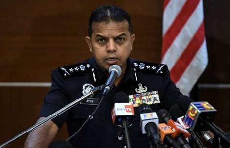 Johor police chief, datuk ayob khan mydin pitchay said the nine officers were aged between 20 to 36 and were of various ranks, from constable to ayob added that they have been suspecting that this activity has been happening since november and that the arrested police personnel received a. Malaysians Must Know the TRUTH: Datuk Ayob Khan Mydin ...