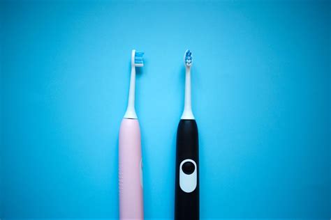 Сколько чистить зубы электрической зубной щеткой и как правильно ей