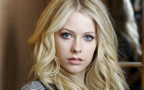 Singer Avril Lavigne Music Blonde Portrait Women Wallpapers Hd