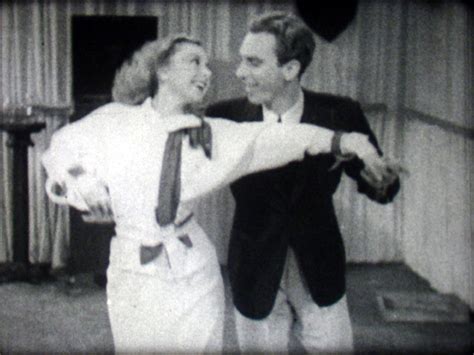 Dans le film voyez comme on danse en streaming vf, voyez comme ils dansent… julien sent comme une présence hostile derrière lui en permanence. Voyez comme on danse (Film 16 mm) | Bd-cine.com