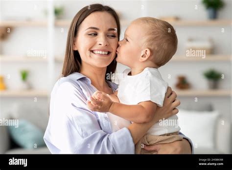 Mom At Home Hi Res Stock Photography And Images Alamy