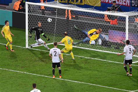 Einfach mal die klappe halten. Vielleicht war es gar nicht Jérôme Boateng?! Unsere Ideen ...