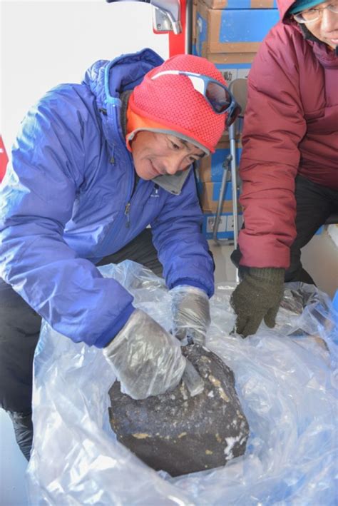 Big Meteorite Discovered In Antarctica Live Science