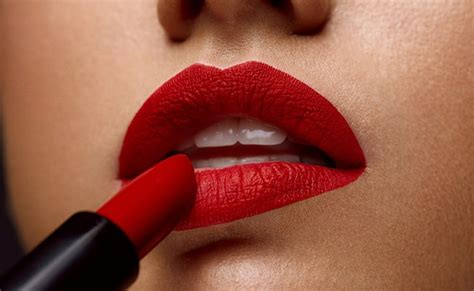 5 Best Red Lipsticks With Blue Undertones That Are Makeup Kit Must Haves