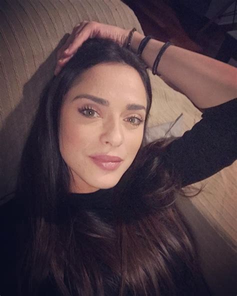 Γνωριστήκαμε καλοκαίρι και το φθινόπωρο μείναμε μαζί» είπε η ευαγγελία συριοπούλου. Ευαγγελία Συριοπούλου: Ποζάρει με μαγιό και μας δείχνει το ...