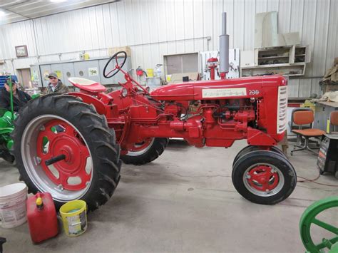 Lot 24gg Farmall 230 Tractor Vanderbrink Auctions