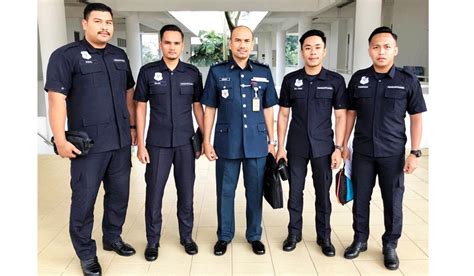 Zahid hamidi kerajaan perlu membawa usul undi percaya terhadap muhyiddin yassin di dewan rakyat. KURSUS LANJUTAN PEGAWAI PENGUATKUASA PBT 05-07 MAC 2019 ...