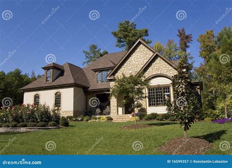 Upscale Suburban House Royalty Free Stock Photography Image 16599357