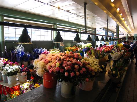 Osta tai myy uusia ja käytettyjä kohteita facebookin marketplacessa paikallisesti tai yrityksiltä. flower shoppe | at this hour there is a lot of assembling ...