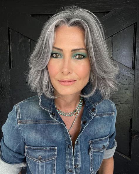 20 Hairstyles For Women Over 50 Valemoods Grey Hair Looks Gorgeous