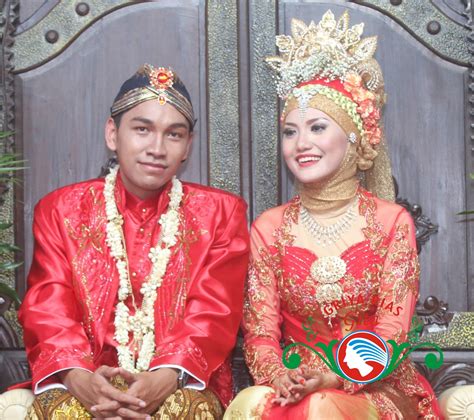 Www.raddinwedding.com raddin wedding rias pengantin surabaya memiliki banyak koleksi kebaya. PENGANTIN JAWA MUSLIMAH | GITA SALON