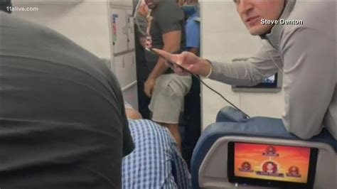 passengers help subdue unruly passenger on delta flight from l a to atlanta youtube