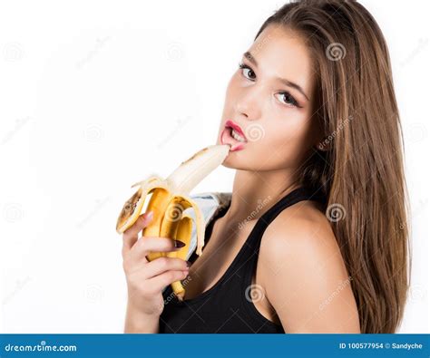 Giovane Donna Sensuale Che Mangia Banana Su Fondo Bianco Concetto Di Provocazione Fotografia