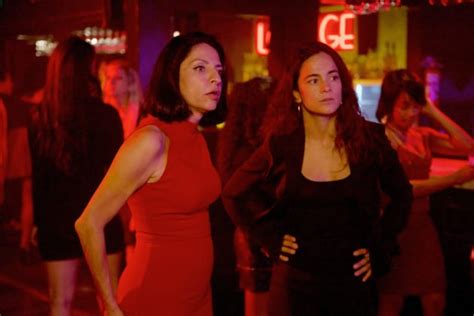 We would like to show you a description here but the site won't allow us. Queen of the South Season 2 Episode 9 Review: Sólo El Amor ...