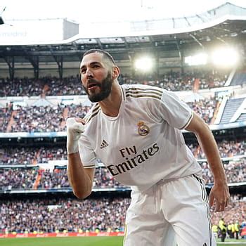 Real Madrid 3 1 Paris Saint Germain Agg 3 2 Karim Benzema Stuns