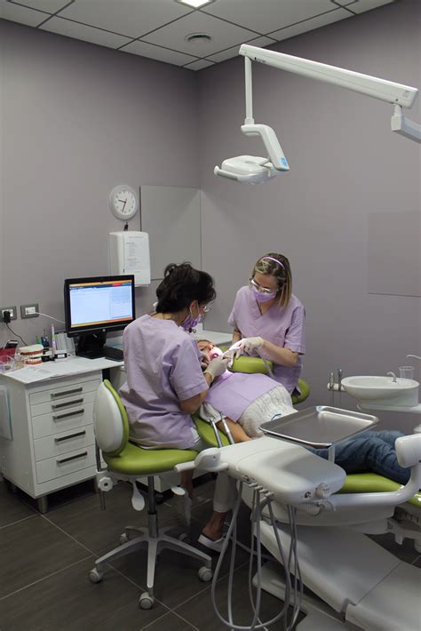 Centro Dentistico E Medico Denti Plus Dentiplus Dentisti E Medici A