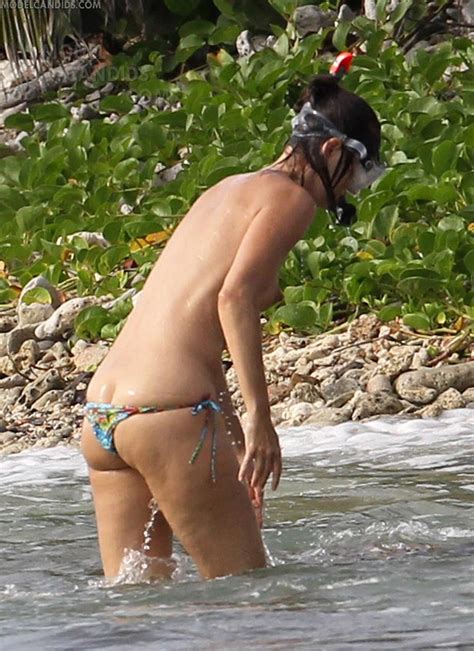 Model Paulina Porizkova Nude Tits On The Beach Scandal