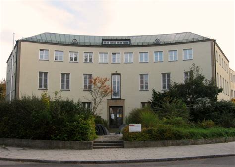 In great britain and former british colonies, a victorian house generally means any house built during the reign of queen victoria. Georg Werner (Architekt) - Wikipedia