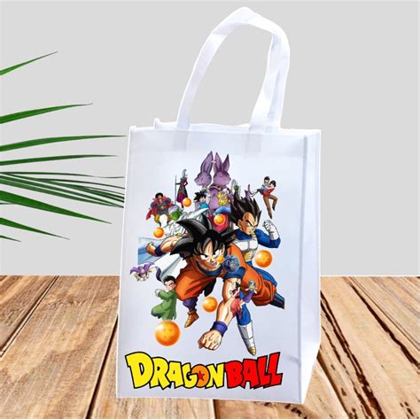 The dragon ball franchise has loads and loads of characters, who have taken place in many kinds of stories, ranging from the canonical ones from the manga, the filler from the anime series, and the ones who exist in the many video games. Bolsa Reutilizable Dragon Ball - Nous Estampados