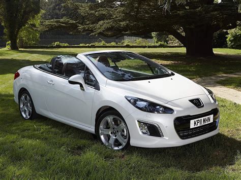 This year's paris motor show will see peugeot reveal the latest in its long line of coupé cabriolet cars. PEUGEOT 308 CC specs & photos - 2011, 2012, 2013, 2014 ...
