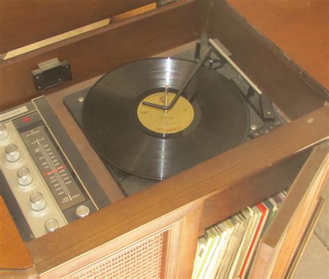Vintage AM/FM stereo/record player; Penncrest 5115 antique appraisal ...