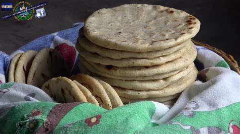 Hechando Tortillas En El Campo El Salvador Youtube