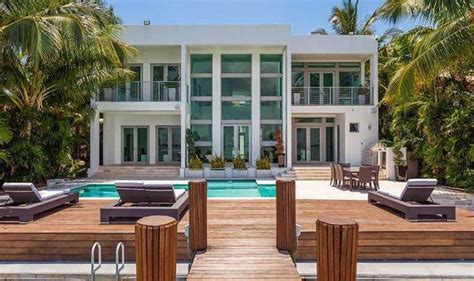 135 Million Modern Waterfront Home In Miami Beach Fl Homes Of The Rich