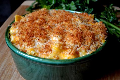 Hardly Housewives Buffalo Chicken Mac N Cheese