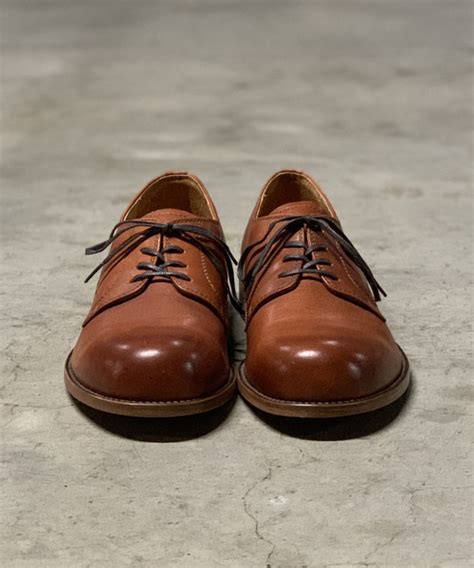 A man who imports, and controls the earnings of, italian labourers, street musicians, child beggars, etc. PADRONE（パドローネ）の「【PADRONE】STUDIOUS限定 DERBY PLAIN TOE SHOES ...