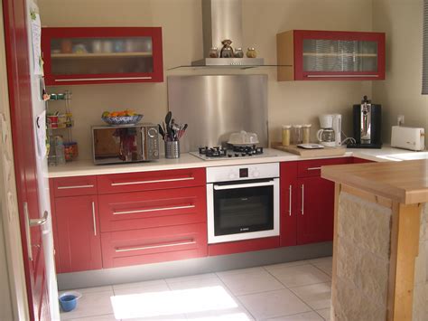 Cuisine mur rouge et gris. Modele cuisine rouge et beige - Atwebster.fr - Maison et ...