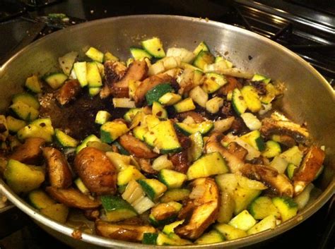 Allow the vegetables to cook for about 3 minutes before stirring to allow the other sides of vegetables to cook. Eat Skinny Be Skinny: Chicken with Fennel, Zucchini and ...