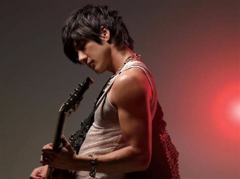 In comparison to his wife, his wife seems to be more active on sns in their personal life vs leehom himself, where he stays rather quite private. Profile: Wang Leehom