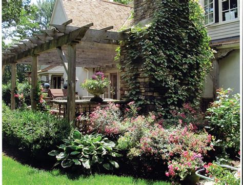 With either bright spring blossoms or brilliant fall colors, a native hardwood tree planted in your front yard will bring years of beauty to your home's exterior. Plantings | Femia Landscaping