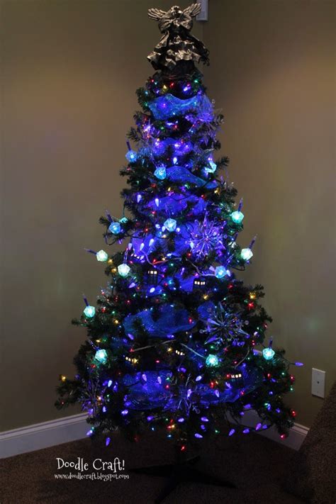 This 3d printed tardis model is ready to light up your desk with a pulsing lamp on top and a steady glow pouring through the windows. Doodlecraft: Doctor Who Inspired Christmas Tree!