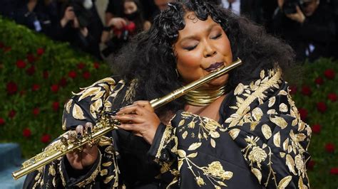 lizzo writes history and plays 200 years of crystal flute canada today