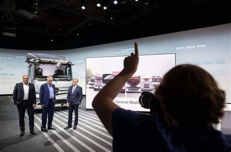 Hauptversammlung Rekord Auftragspolster Bei Daimler Truck Wirtschaft