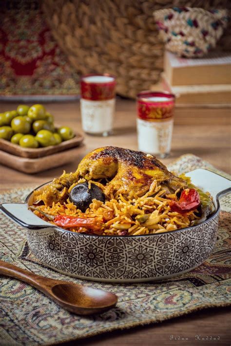 The presentation of kabsa, the traditional food of saudi arabia is also very unique, which is another important ingredient for this. Saudi kabsa spicy rice #food #styling كبسة | Ayam, Nasi, Beras