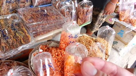 ดอนหอยหลอด เป็นสันดอนตั้งอยู่ปากแม่น้ำแม่กลอง มีอาณาบริเวณกว้างประมาณ 3 กิโลเมตร ยาว 5 กิโลเมตร ในตำบลบางจะเกร็ง ตำบลแหลมใหญ่ และตำบลบางแก้ว. แวะซื้อของฝากร้านค้าที่ดอนหอยหลอด จ.สมุทรสงคราม - YouTube