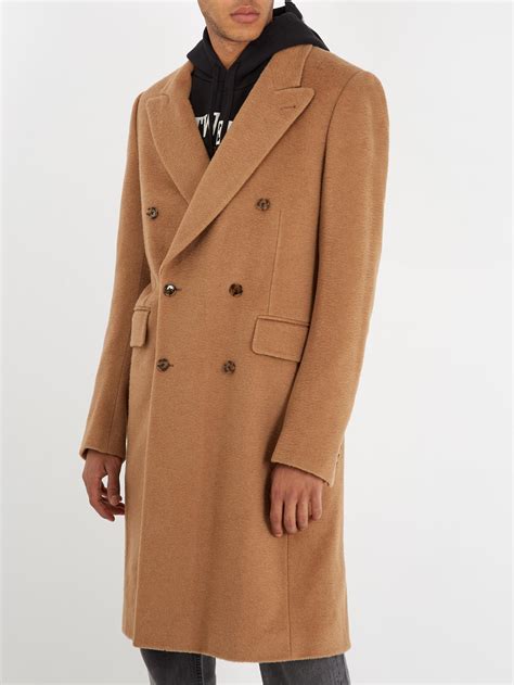 Coat definition, an outer garment with sleeves, covering at least the upper part of the body: Lyst - Vetements Double-breasted Camel-hair Coat in ...