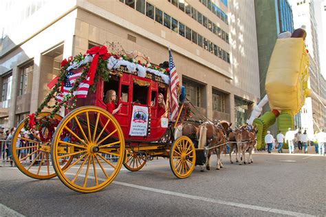 The Tulsa Christmas Parade Presented By American Waste Control