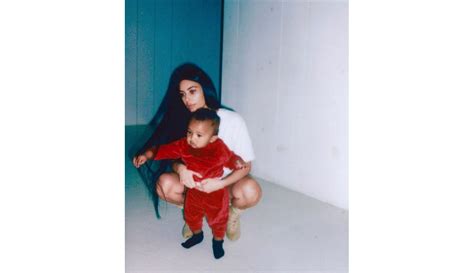 photo saint west et sa mère kim kardashian sur une photo publiée le 4 janvier 2017 purepeople