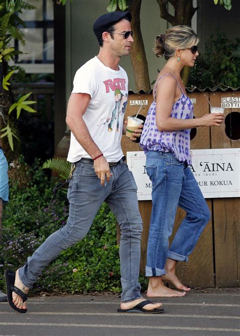 Barefoot Celebrities Jennifer Aniston Walking Barefoot In Public