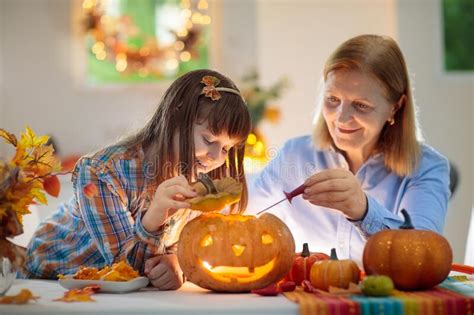 693 Pumpkin Carving Mom Stock Photos Free And Royalty Free Stock Photos