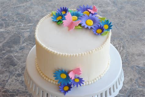 Best simple birthday cake from kara s simple 1st birthday party. A Simple Birthday Cake |My FaVoriTe CaKe PlaCe