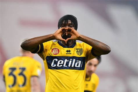 With a somewhat sensational victory in the previous round against roma, parma found themselves again in a situation where they can consider surviving in serie a for. Italiano: Gervinho brilha e Parma vence o Genoa fora de ...