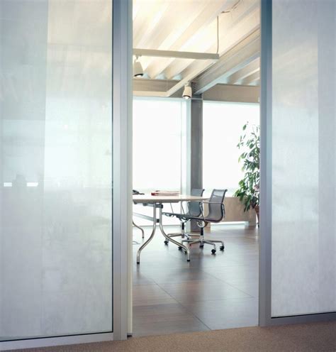 The modern window treatment designs can vary from simple cozy design to window treatments with unusual materials to fit the modern styles. Modern Window Treatment Ideas to Protect Privacy and Add Style