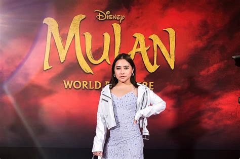 Comparing similar scenes in mulan animated musical 1998 and the live action 2020. Rona Bahagia Prilly Latuconsina Bertemu Para Pemain Film Mulan - Womantalk