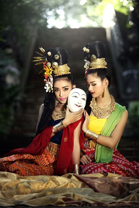 thai-lanna-null-thai-traditional-dress,-traditional-thai-clothing,-thai-clothes